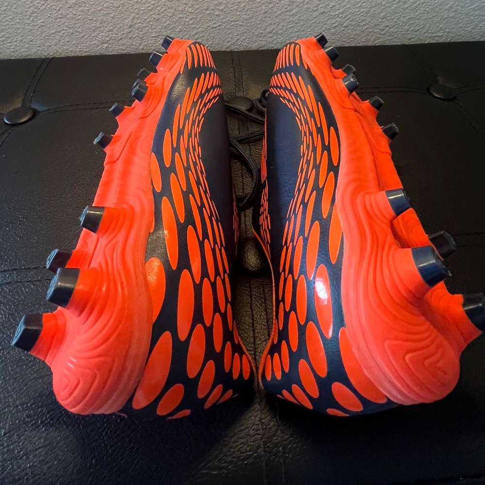 Leoci Soccer Cleats Size 40